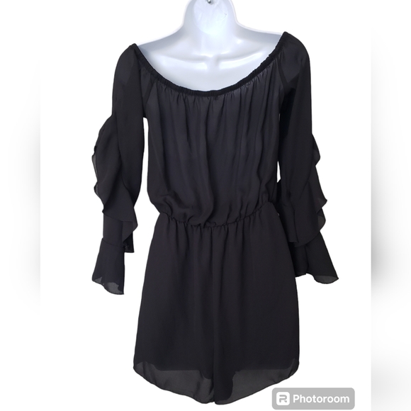 Charlotte Russe Women's Black Long CAPE Sleeve Sheer Romper SZ Large - Picture 2 of 4